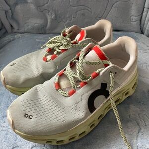 On Running Cloudstratus Sneakers